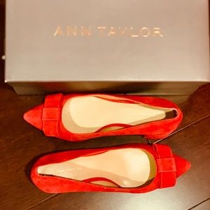 Ann Taylor Red pumps with bow with block heels